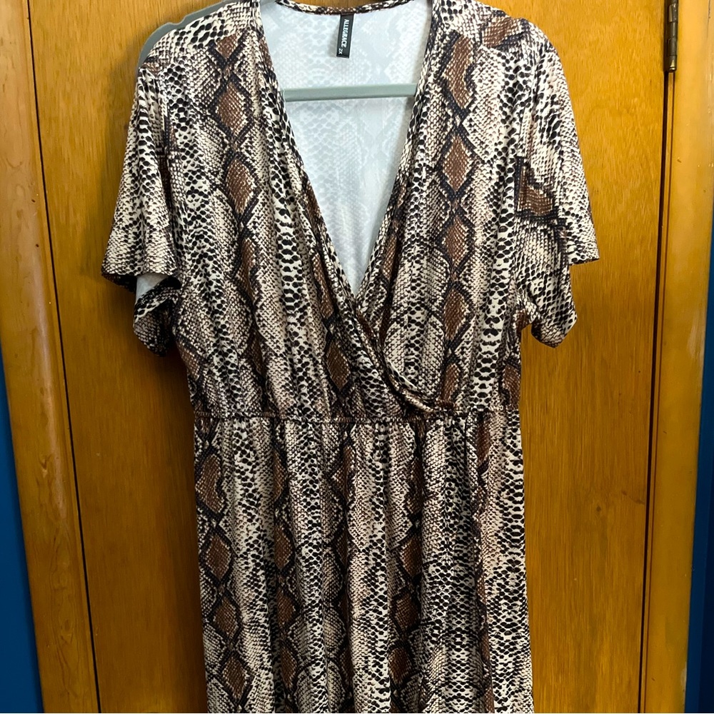 ALLEGRACE Women Plus Size Maxi Snakeskin Wrap V Neck Casual Flowy Long Dress
